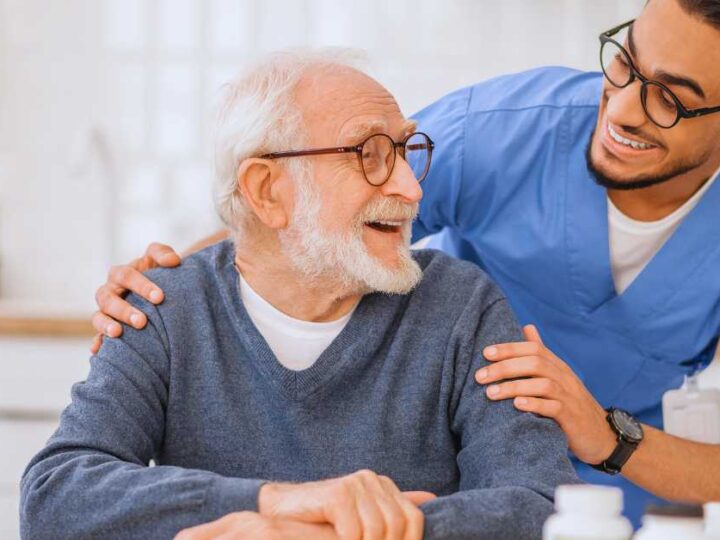 España Está Contratando Personal para el Cuidado de Ancianos