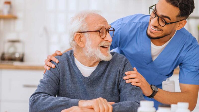 España Está Contratando Personal para el Cuidado de Ancianos